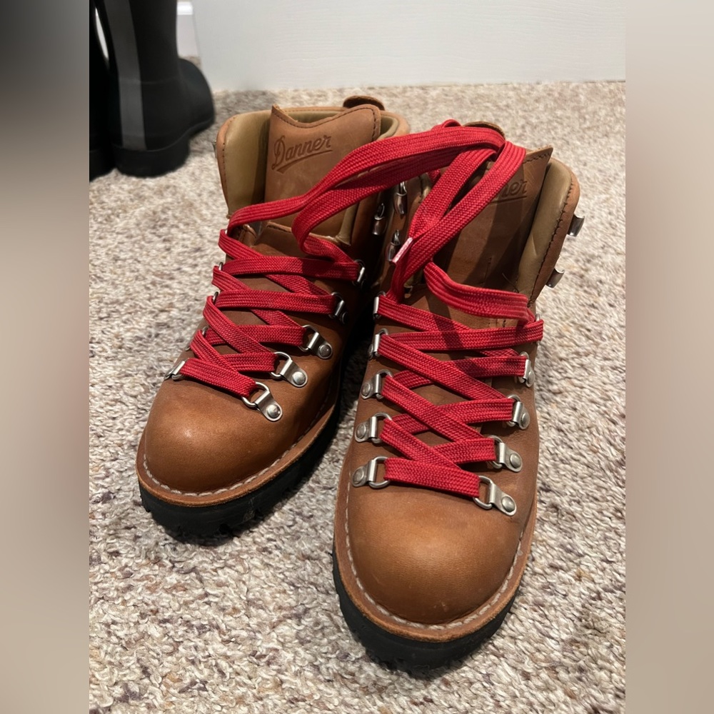 Danner women’s cascade mountain light hiking boot